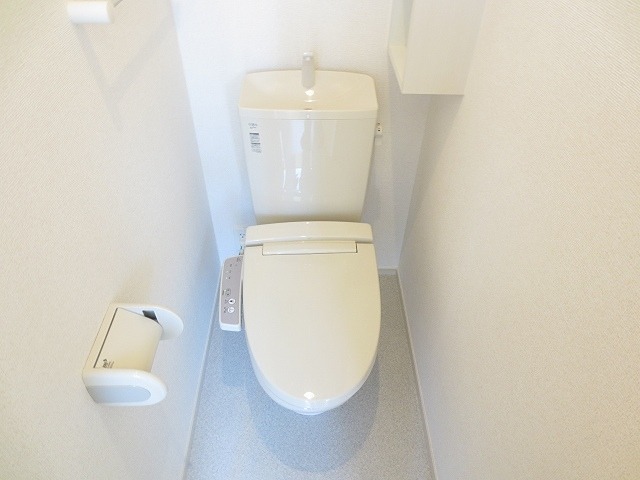 トイレ　温水洗浄便座です。