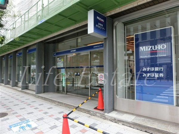 銀行　みずほ銀行船場支店（銀行）まで304m