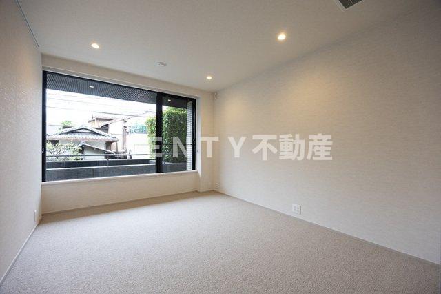 その他部屋・スペース　広くて明るい寝室