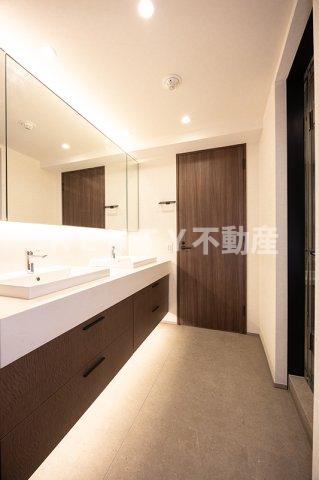 洗面設備　広い洗面スペース