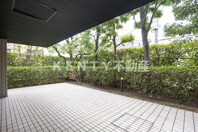 バルコニー　バルコニーからの眺めを楽しみながら食事をしませんか