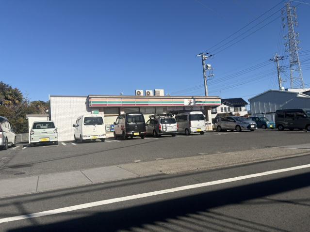 コンビニ　セブンイレブン（コンビニ）まで835m