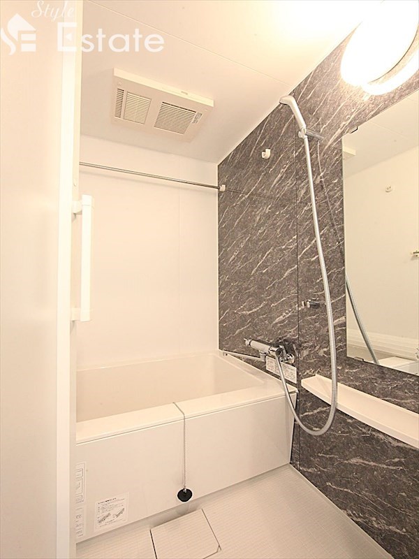 バス・シャワールーム　バスルーム