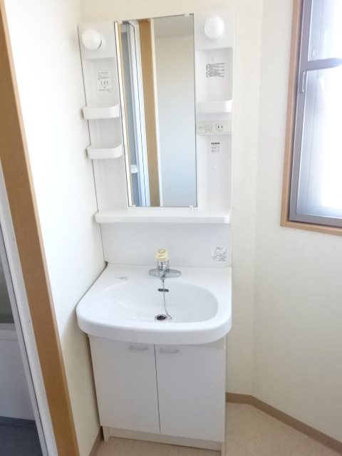洗面設備　写真は404号室です（参考）