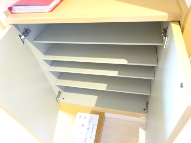 玄関　写真は404号室です（参考）