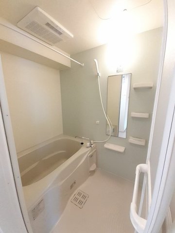 バス・シャワールーム　コンパクトで使いやすいお風呂です