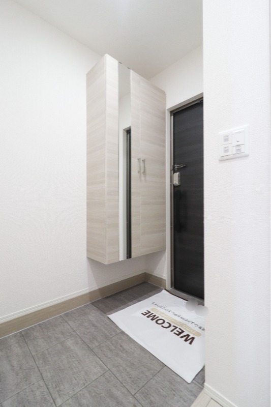 玄関　図面と現状に相違がある場合には現状を優先