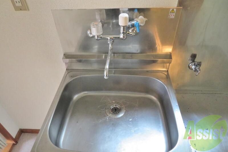 洗面設備　洗面台はございませんので、洗面は台所でお願いします。