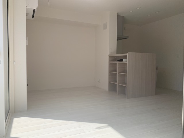 居室・リビング　イメージ写真　南向きの明るいリビング