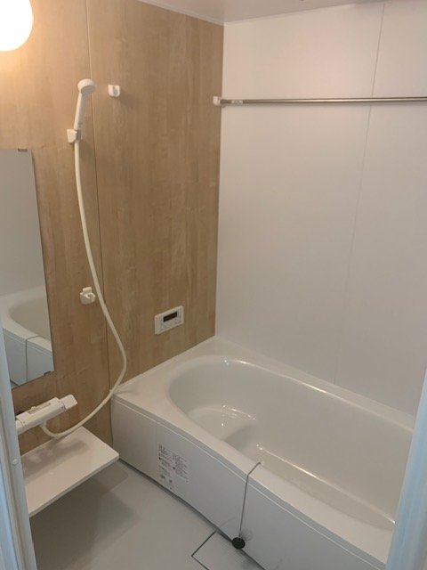 バス・シャワールーム　イメージ写真　1坪タイプのお風呂で足をゆったり伸ばせます