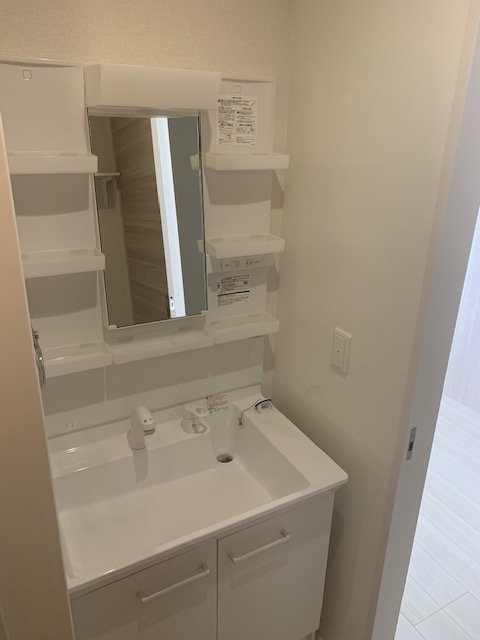 洗面設備　イメージ写真　忙しい朝に嬉しい洗髪洗面化粧台付