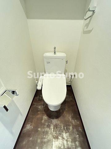 バルコニー　ゆったりとした空間のトイレです