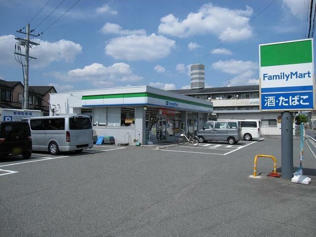 コンビニ　ファミリーマート羽曳野伊賀店（コンビニ）まで395m