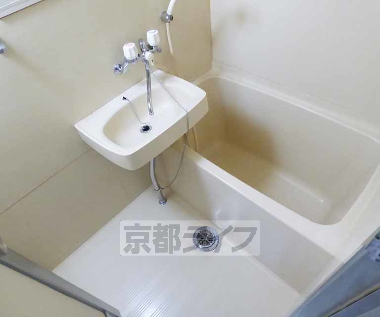 バス・シャワールーム　バスルームです。