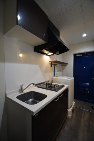 キッチン　退去前ですが大変人気の物件です。写真等でお早めにご検討くださ