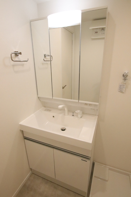 洗面設備　※別室参照写真／洗髪洗面化粧台