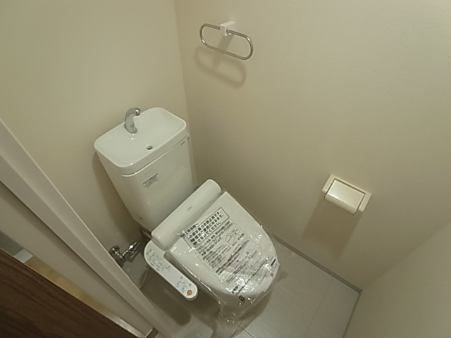 トイレ　ウォシュレット付き