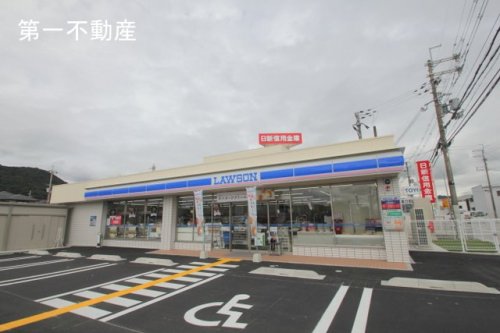 コンビニ　ローソン加東上滝野（コンビニ）まで826m