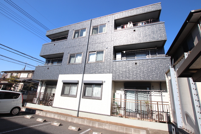 建物外観　積水ハウス施工。南向き日当たり良好。経済的な都市ガス。