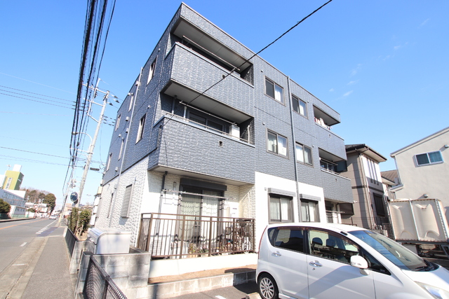 建物外観　積水ハウス施工。南向き日当たり良好。経済的な都市ガス。