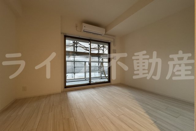 居室・リビング　こちらの居間で趣味の時間をお楽しみください