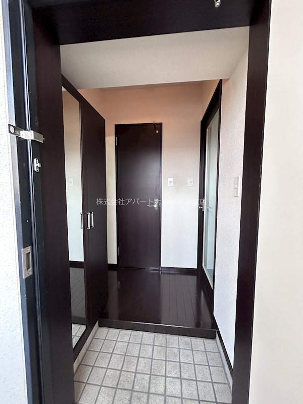 玄関　収納ボックス＆全身鏡付きです！