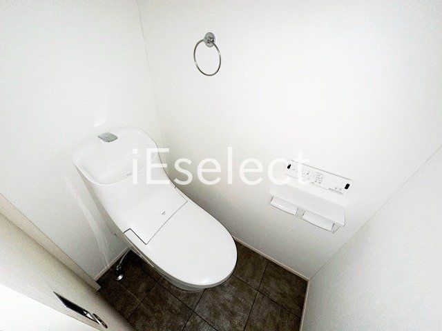 トイレ　温水洗浄便座付きのトイレ