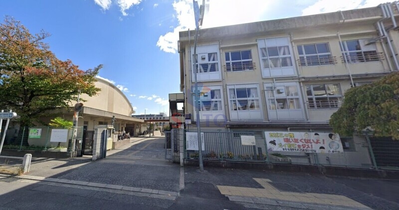 小学校　豊中市立南桜塚小学校（小学校）まで478m