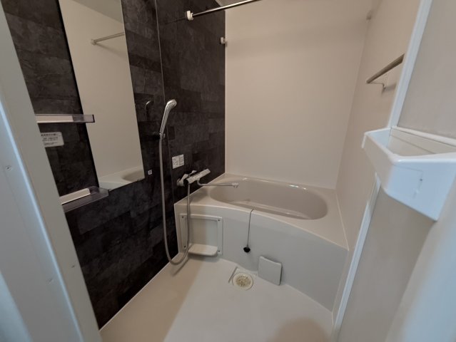 バス・シャワールーム　同物件別部屋写真