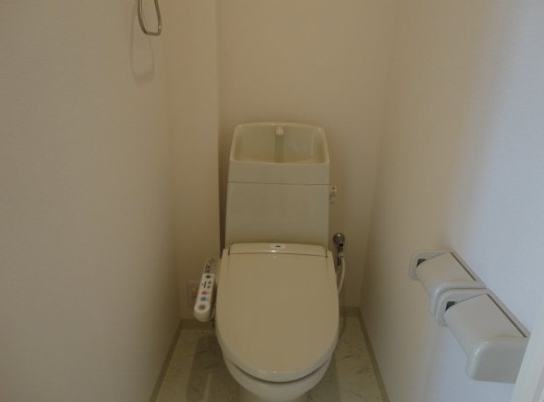 トイレ　※別室の参考写真の為、現況優先です。