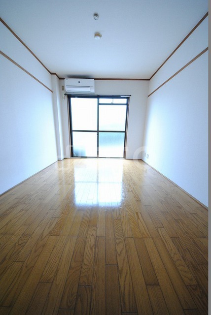 居室・リビング　写真は１１７号室