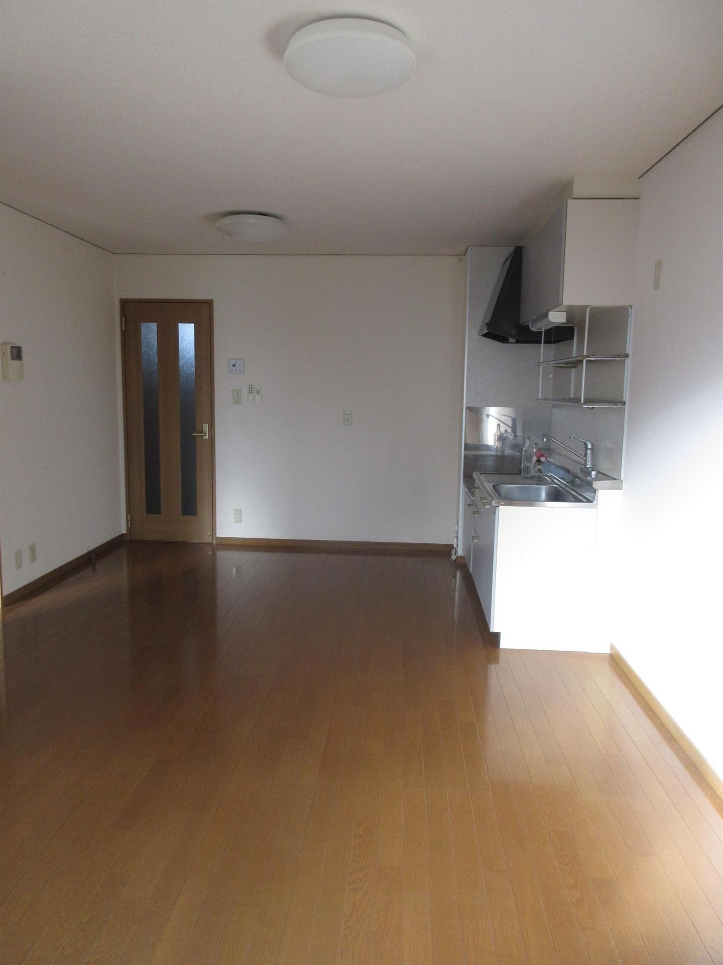 居室・リビング　リビング（別角度）です