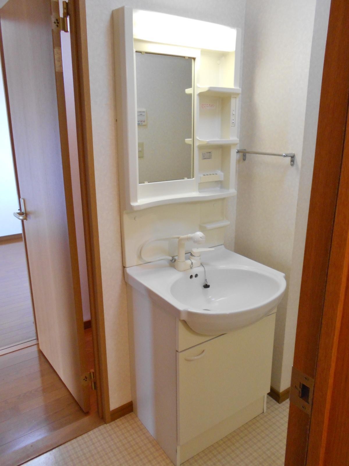 洗面設備　毎日の身支度はこちらのシャンプードレッサーで