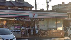 コンビニ　セブンイレブン横浜勝田南1丁目店（コンビニ）まで444m