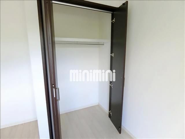 その他設備　各洋室にクローゼット付き。