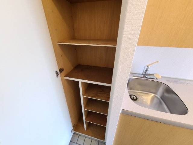 収納　ラフィネ川名