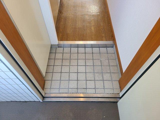 玄関　ラフィネ川名