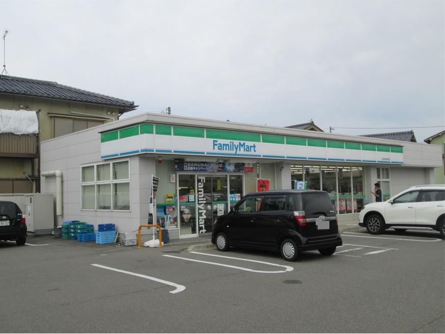コンビニ　ファミリーマート 小松向本折町店（コンビニ）まで351m
