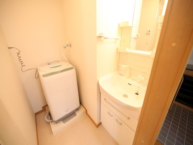 洗面設備　脱衣所　独立洗面台（シャンプードレッサー付）収納スペース有