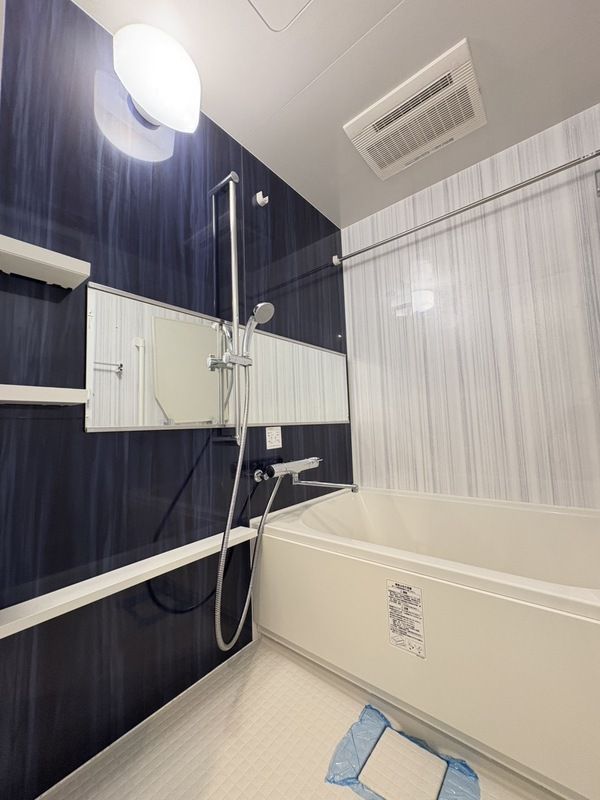 バス・シャワールーム　落ち着いた空間のお風呂です