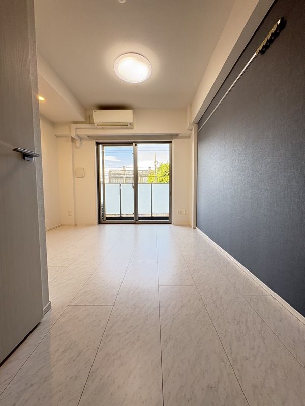 居室・リビング　こちらの居間で趣味の時間をお楽しみください