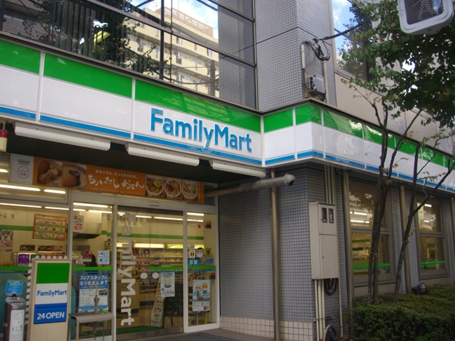 コンビニ　ファミリーマート 江戸川橋駅西店（コンビニ）まで696m