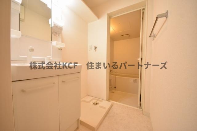 洗面設備　朝の支度にも助かる、独立の洗髪洗面化粧台