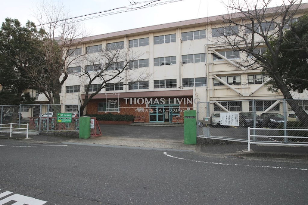 小学校　北九州市立足立小学校（小学校）まで197m
