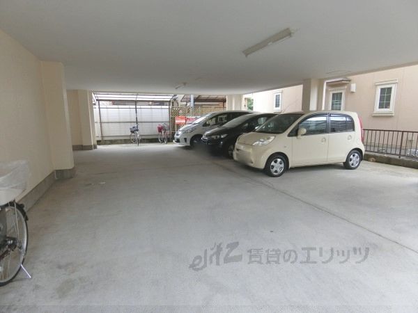 駐車場　駐車場