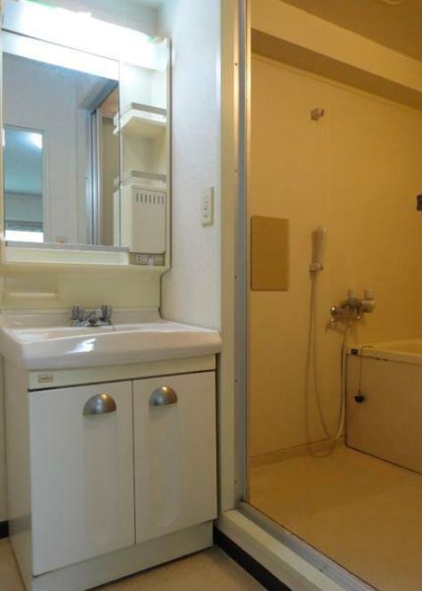 洗面設備　脱衣スペースもあります