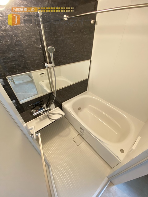 バス・シャワールーム　追い炊き機能・浴室乾燥機能付き。