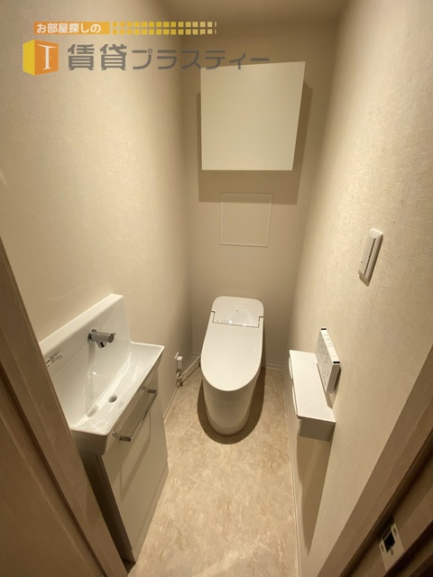 トイレ　温水洗浄便座付き。