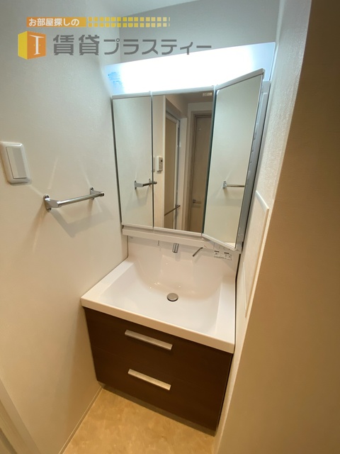 洗面設備　使い勝手の良い独立洗面台です。