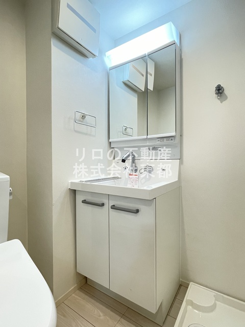 洗面設備　ヘアセット・メイクにも便利な洗髪洗面化粧台タイプ♪